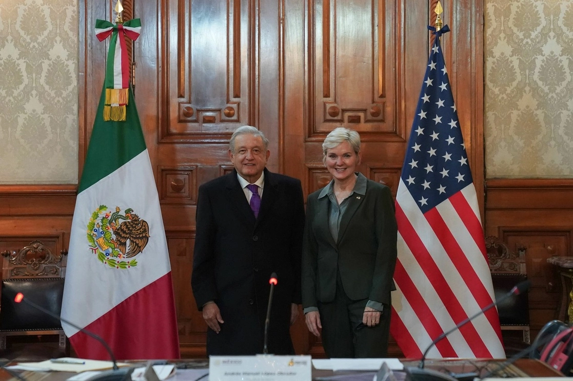 Jennifer M. Granholm, secretaria de energía de Estados Unidos y el presidente Andrés Manuel López Obrador durante su reunión en Palacio Nacional, el 20 de enero de 2022. Foto Cuartoscuro