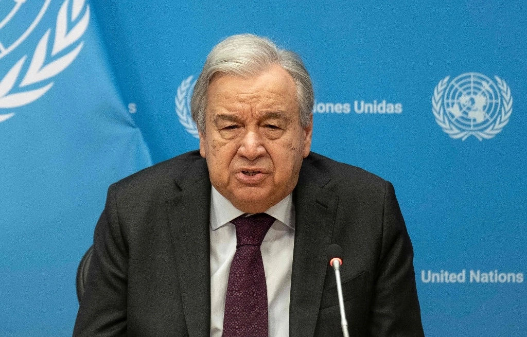 El mandatario venezolano, Nicolás Maduro, y su homólogo guyanés, Irfaan Alí, pactaron que “no se amenazarán -directa o indirectamente- ni utilizarán la fuerza mutuamente en ninguna circunstancias”. Foto Afp