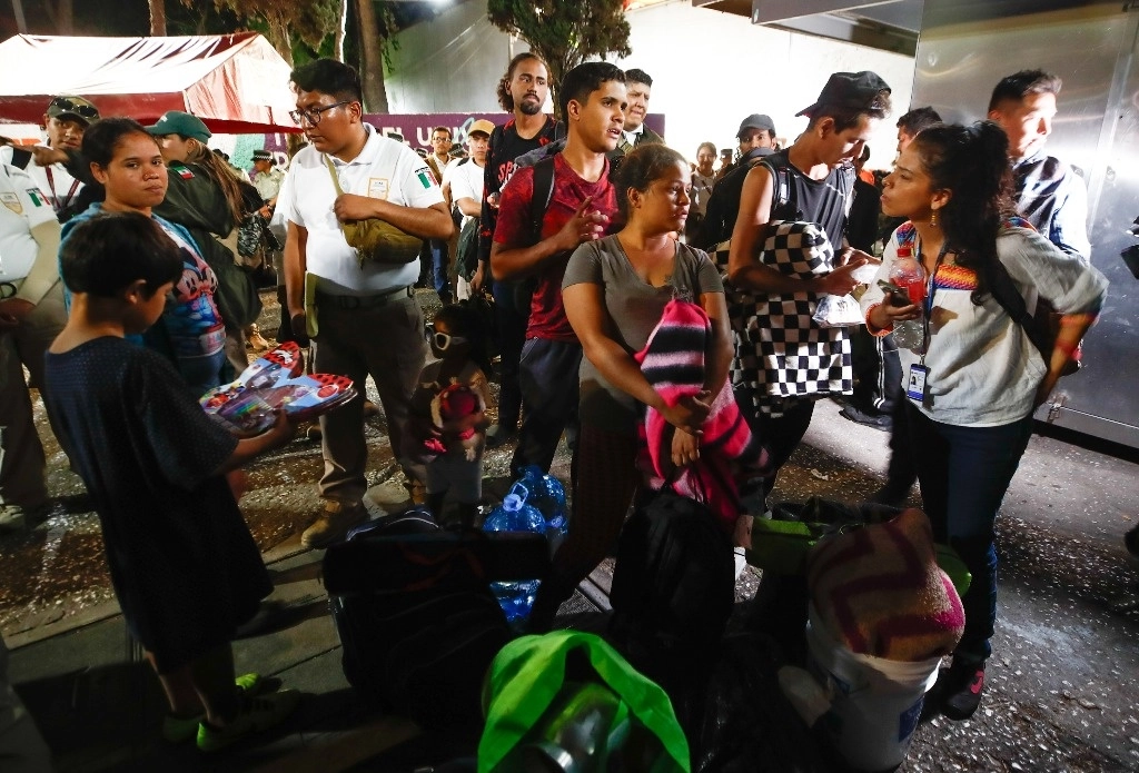 Migrantes a su paso por CDMX en imagen de archivo. Foto Víctor Camacho