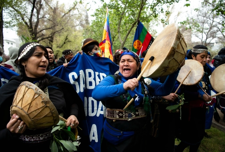 La población mapuche se ha manifestado por el reconocimiento como pueblos originarios. Foto Afp/Archivo