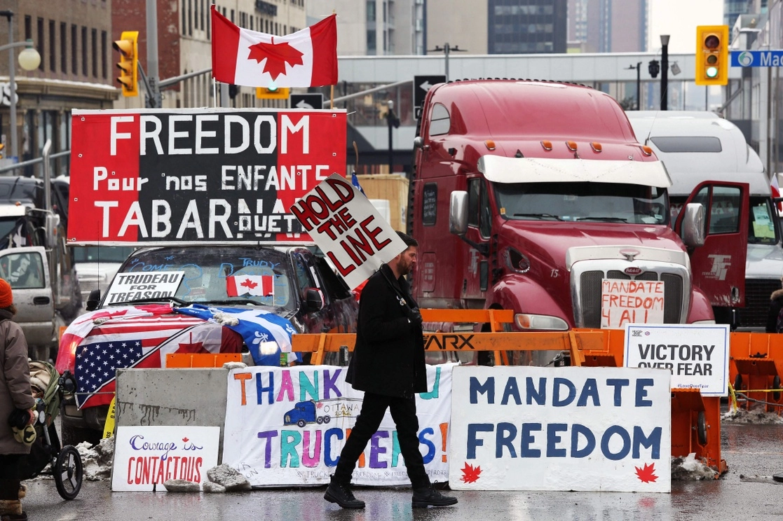 Protesta contra la vacunación obligatoria en Ottawa, Canadá, el 8 de febrero de 2022. Foto Afp