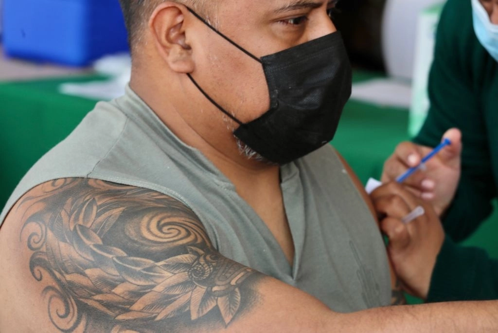 Vacunación contra el Covid-19 en el Estadio Olímpico Universitario, en la Ciudad de México, el 3 de agosto de 2021. Foto Roberto García Ortiz