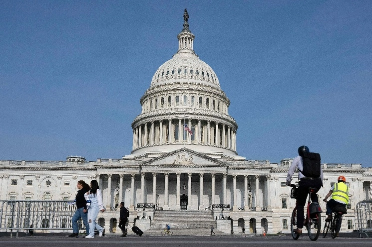 Si demócratas y repúblicanos no llegan a un acuerdo sobre el tope de endeudamiento, a partir del 1° de junio Estados Unidos estaría en mora. En la imagen, el Capitolio. Foto Afp / Archivo