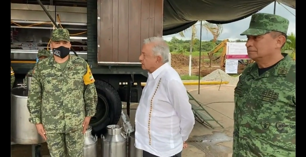 El Presidente visitó también cocinas comunitarias en Tabasco. Foto @lopezobrador_