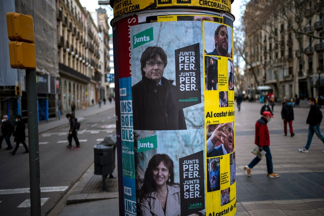 Más de cinco millones de votantes serán convocados a las urnas el domingo en Cataluña. Foto Ap