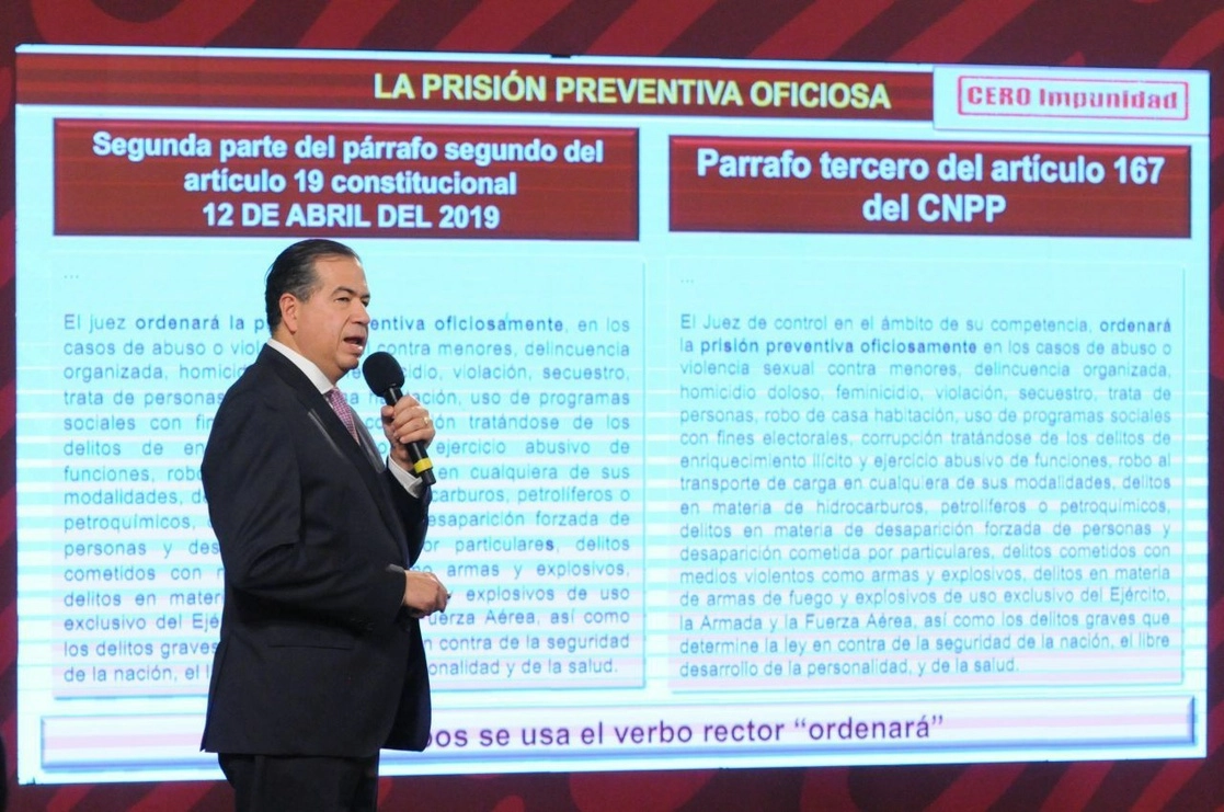 El subscretario de Seguridad Pública, Ricardo García Berdeja, durante su exposición en la conferencia presidencial matutina, en palacio Nacional, en la Ciudad de México, el 8 de septiembre de 2022. Foto Cuartoscuro