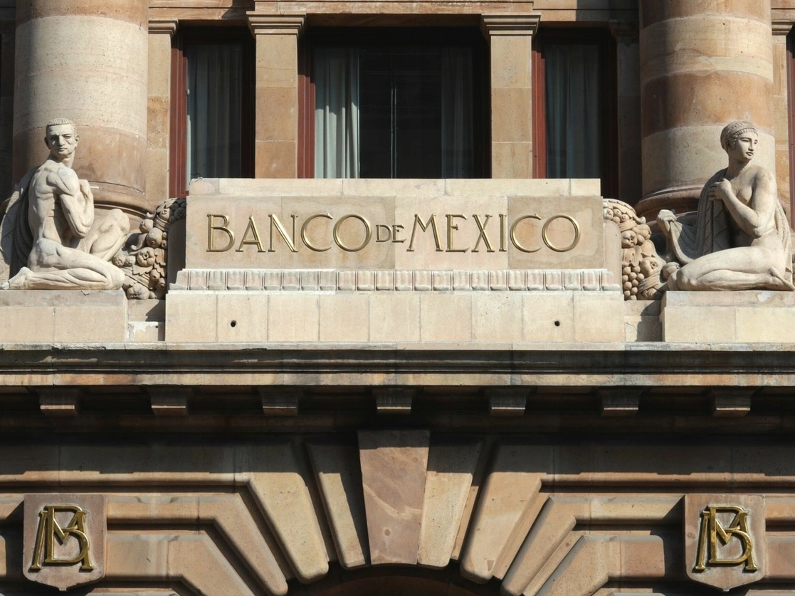 Integrantes de la junta de gobierno del Banco de México expresaron su preocupación por los precios internacionales de energéticos y de alimentos, los cuales han presionado la inflación en México. Foto Roberto García Ortiz / Archivo