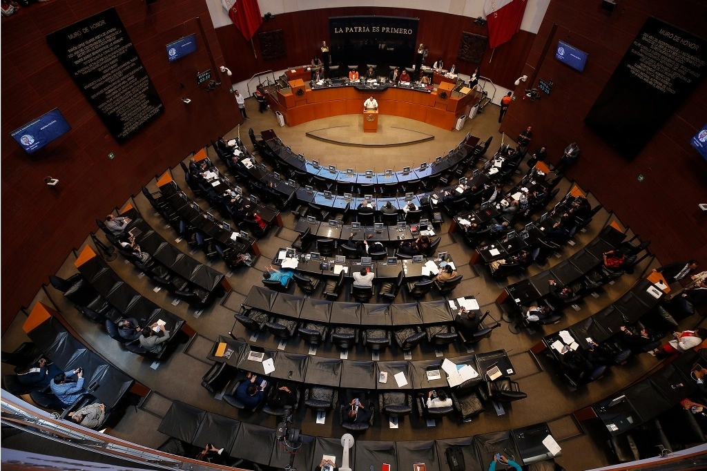 Más de 600 trabajadores de Mejoredu permanecen en la incertidumbre ante la inminente aprobación en el Congreso del dictamen que plantea la extinción de siete organismos autónomos. Foto José Antonio López / Archivo