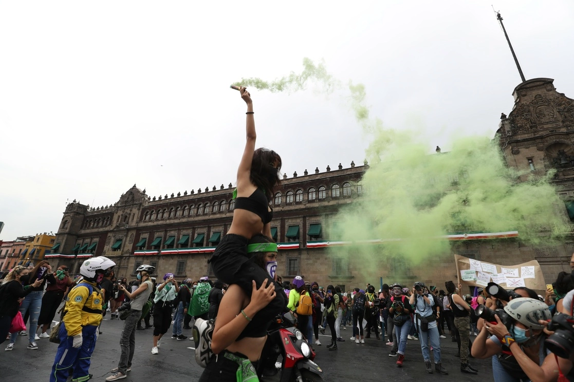 Mujeres pidiendo la despenalización del aborto a nivel nacional. Foto Yazmín Ortega Cortés