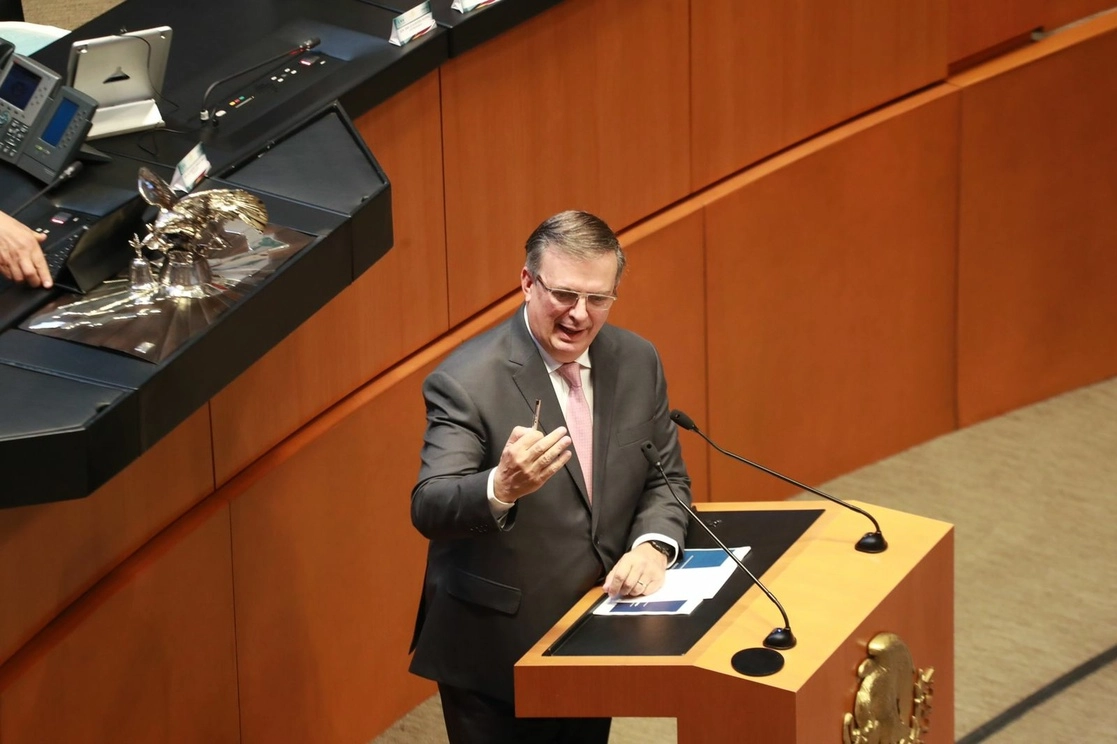 El secretario de Relaciones Exteriores, Marcelo Ebrard, durante su comparecencia ante el pleno del Senado de la República, en la Ciudad de México, el 5 de octubre de 2022. Foto Luis Castillo