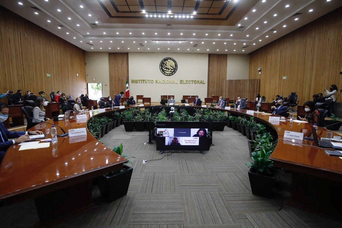 Sala de sesiones del Consejo General del INE. Foto Cristina Rodríguez / Archivo