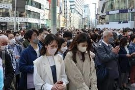 Trabajadores en Tokio. Foto Afp