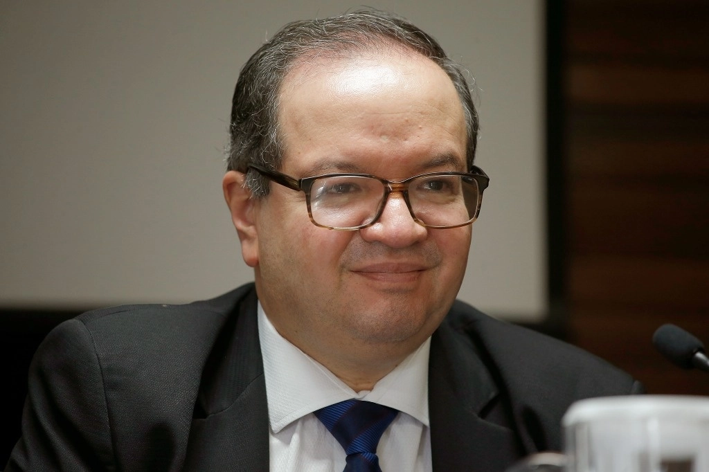 Lomelí Vanegas, fue el universitario designado por los 15 miembros de la JG luego de llegar a un acuerdo de que su proyecto de trabajo cumple con la defensa de la autonomía, la libertad de cátedra e investigación y el compromiso social con la universidad. Foto María Luisa Severiano 