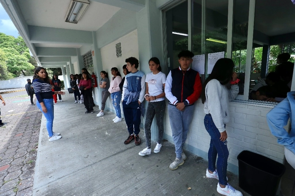  Especialistas lamentan que la educación media sea vista como “irrelevante” y sólo se considere como requisito para llegar a las universidades. Foto Luis Castillo 