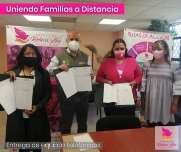 La fundación también ha hecho donativos de libros y otras actividades para favorecer la reinserción. Foto @FunRebecaLan
