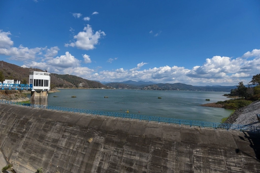 La presa Valle de Bravo, una de las tres presas que comprenden el Sistema Cutzamala. Foto Cuartoscuro / Archivo 