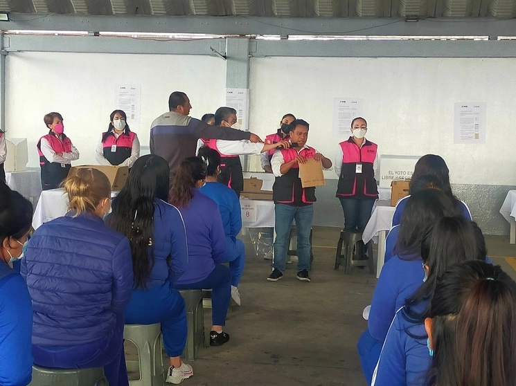 Este miércoles, 833 reclusos de los penales de Tenango del Valle, Tlalnepantla, Jilotepec y del Centro de Internamiento Quinta del Bosque de Zinacantepec, emitieron su voto como parte de la elección en el Edomex. Foto Silvia Chávez González