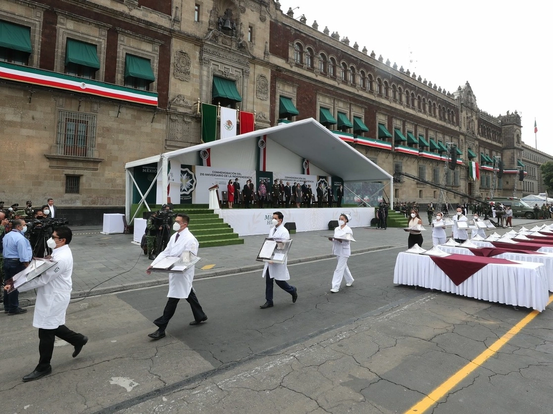El personal de salud, gracias al cual muchos libraron la batalla contra el Covid-19, fue galardonado por recomendación de los pacientes. Foto José Antonio López