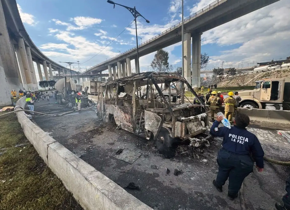 Explosión de una pipa en el Puente de la Concordia, en la alcaldía Iztapalapa, el 10 de septiembre de 2025. 