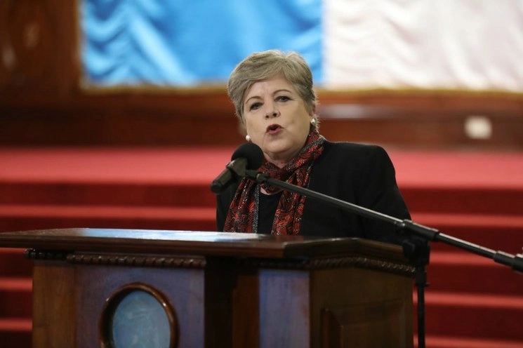 Alicia Bárcena, secretaria ejecutiva de la Comisión Económica para América Latina y el Caribe, durante la presentación del cuarto borrador del Plan de Desarrollo Integral para El Salvador, Honduras, Guatemala y sureste de México. Imagen tomada de @cepal_onu