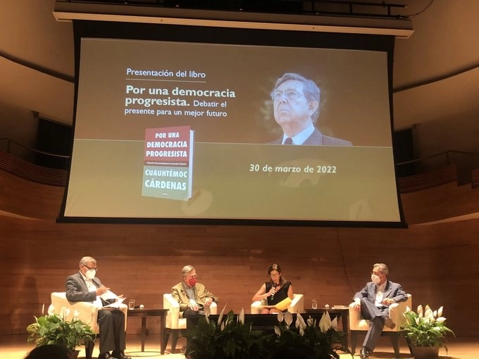 La presentación del libro ocurrió en la Universidad Veracruzana. Foto @UrielFA