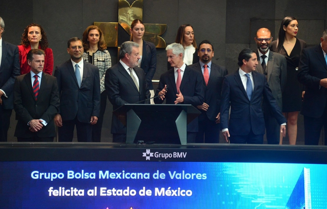 Explica Gobernador que en esta iniciativa se optó por 2 mil 890 millones de pesos para financiar 18 proyectos sociales, sustentables y verdes. Foto cortesía
