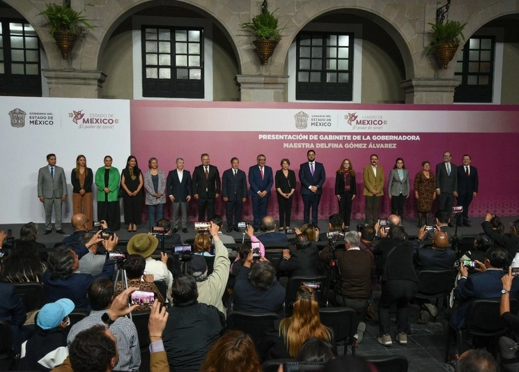 Bajo el lema "El poder de servir", Delfina Goméz presentó a los miembros de su gabinete. Foto Cuartoscuro.