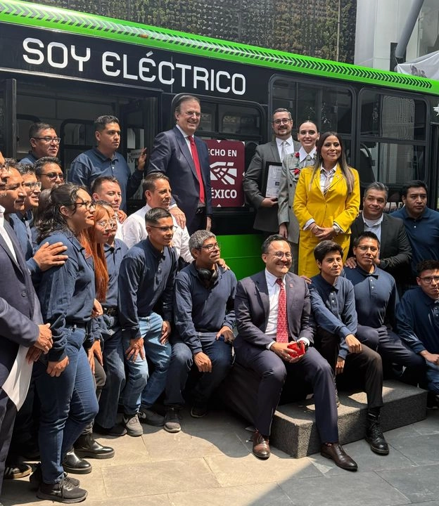 El titular de la SE, resaltó que el lanzamiento de esta unidad cobra aún más fuerza en el contexto en el que se encuentra México actualmente, con presiones comerciales de EU, que amenaza con el próximo 2 de abril imponer aranceles de 25 por ciento a México. 