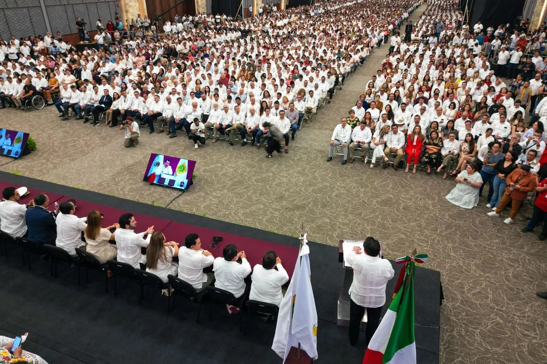 El gobernador presentó el proyecto Renacimiento Maya en un foro de Mérida. Foto