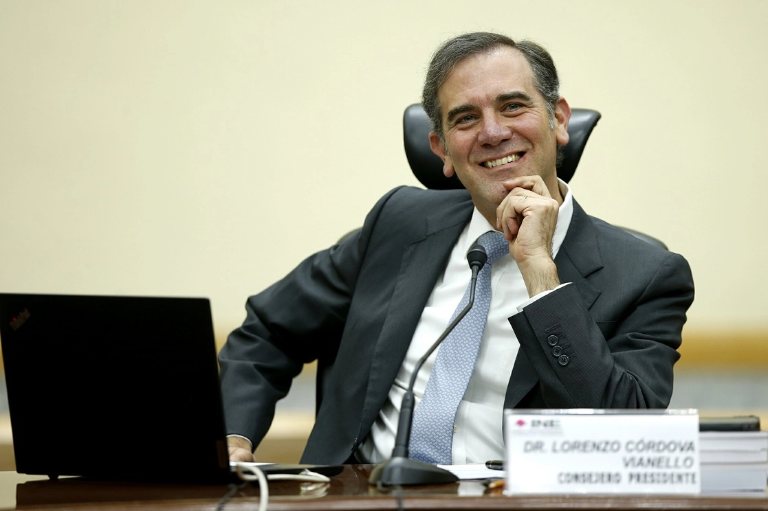 El consejero presidente del INE, Lorenzo Córdova, informó en sus redes sociales que el organismo interpuso una controversia constitucional frente al plan B. Foto José Antonio López / Archivo
