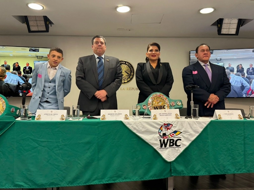 Conferencia de prensa con el Consejo Mundial de Boxeo, la senadora Lorenia Iveth Valles Sampedro, Mauricio Sulaiman presidente del Consejo Mundial de Box, y Mauricio Reséndiz, especialista en boxeo, en el Congreso, en la Ciudad de México, el 5 de noviembre de 2024. Foto Luis Castillo