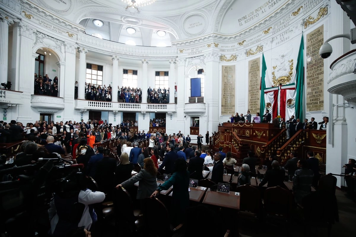 La morenista, Leonor Otegui, presentó una iniciativa en el Congreso CDMX para regular la actividad de los 'influencers' digitales. Foto 