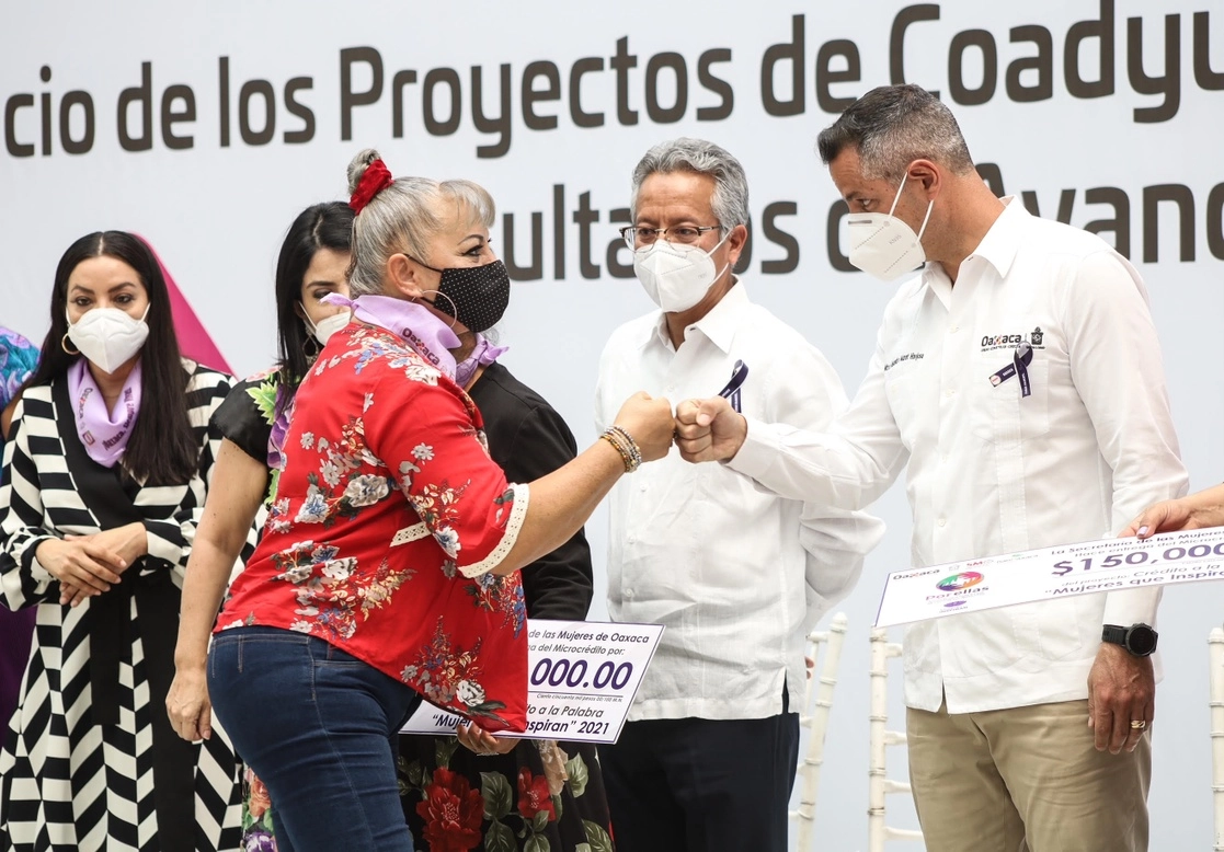 El gobernador durante el acto. Foto La Jornada