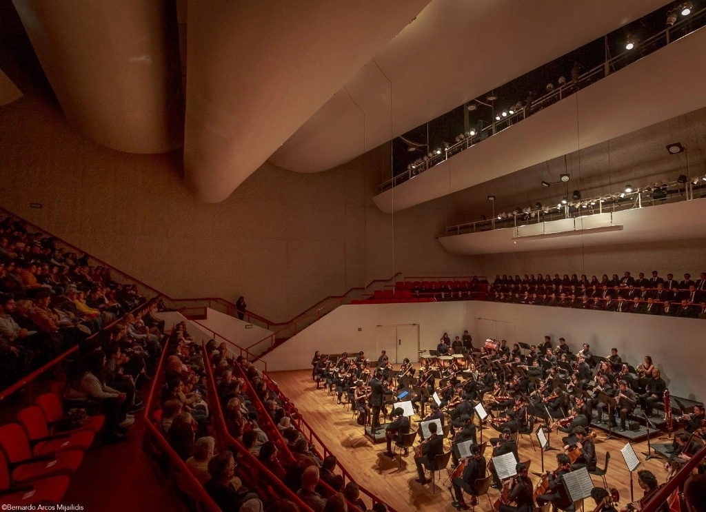 El programa incluirá dos movimientos del Trío para piano, violín y chelo de Clara Wieck, además de cuatro canciones originalmente escritas para voz y piano, pero orquestadas por Dimitri Dudin para que sean interpretadas por las jóvenes del Ensamble Escénico Vocal. Foto Cortesía de la OECCh