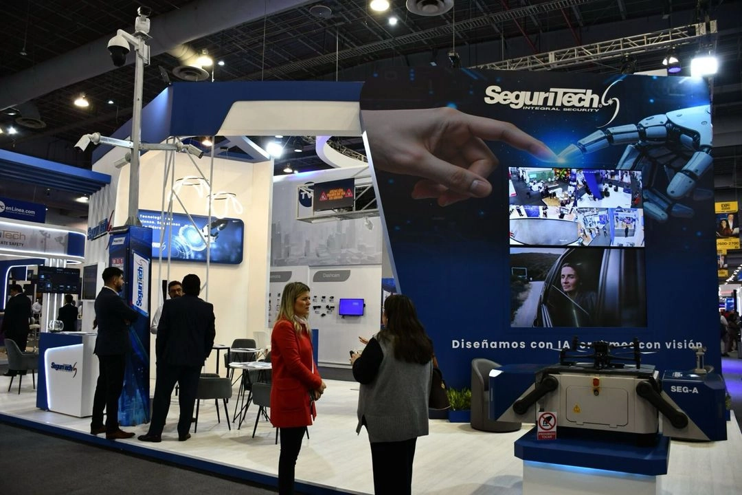 Expo Seguridad México 2025 tuvo lugar en el Centro Banamex de la CDMX del 24 al 26 de junio reuniendo a lo más selecto de la industria y siendo el escenario ideal para que la empresa líder en el ramo, Seguritech Privada presentara los alcances de su plataforma. Foto