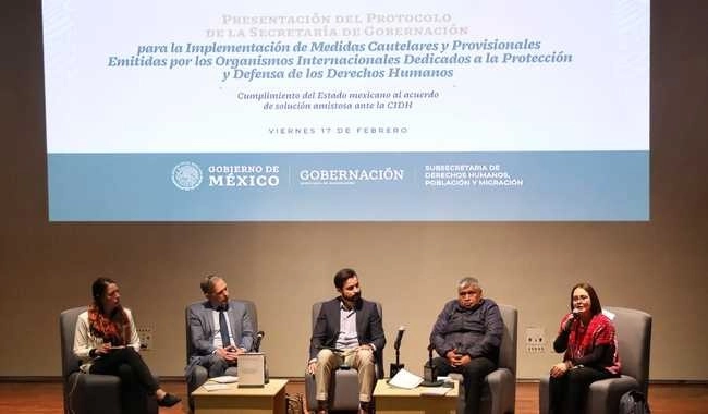 La elaboración de este protocolo se realizó en el marco del cumplimiento del Acuerdo de Solución Amistosa. Foto Segob