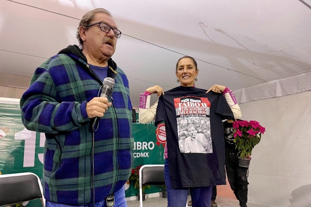 Claudia Sheinbaum presentó el libro ‘Los alegres muchachos de la lucha de clases’, de Paco Ignacio Taibo II, el 10 de diciembre del 2023. Foto Roberto García Ortiz