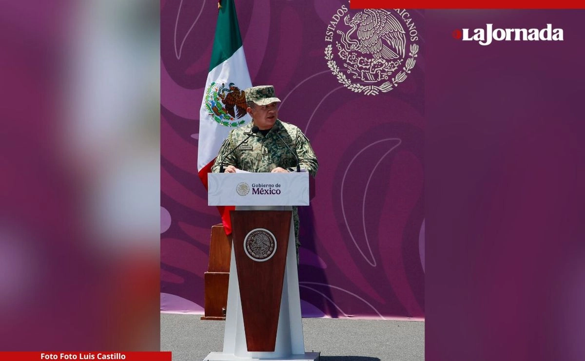 El general Alejandro Alcántara Ávila, a cargo del Mando Unificado Oriente del Estado de México, se desempeñó en el periodo 2018-2019 como comandante del 56 Batallón de Infantería, con sede en Acapulco, Guerrero; en 2022-2023 fue agregado de defensa militar y aérea de la embajada de México en Brasil y concurrente a Paraguay, y en 2024, subjefe operativo de la séptima Región Militar, con sede en Chiapas. Foto 