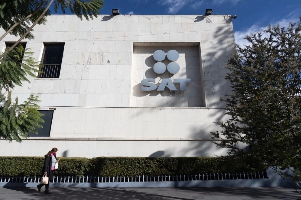 ⁠”Todas las firmas electrónicas relacionadas con comercio exterior funcionan con normalidad. Se prevé que durante el día se reestablezca el resto de las firmas electrónicas. ⁠Una vez restablecida la vigencia correcta, los contribuyentes que hayan visto modificado su estatus no tendrán necesidad de realizar ningún trámite adicional”, indicó la dependencia en un breve mensaje. Foto Pablo Ramos / Archivo 