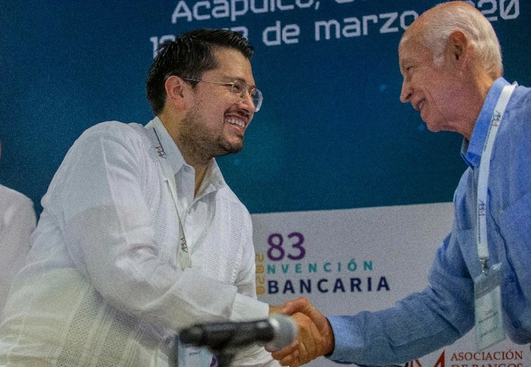 Carlos Martínez Velázquez, director general del nfonavit, y Luis Niño de Rivera, presidente de la ABM, en el contexto de la 83 Convención Bancaria, en Acapulco, Guerrero. Foto José Carlo González