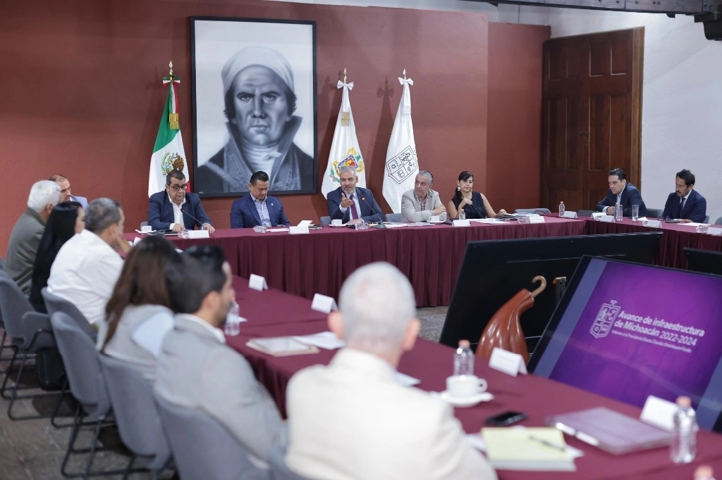 El gobernador Alfredo Ramírez Bedolla, en conferencia de prensa, comentó que en la reunión con Sheinbaum estuvieron presentes los gobernadores de la zona centro-occidente del país. Foto Tomada de X @ARBedolla