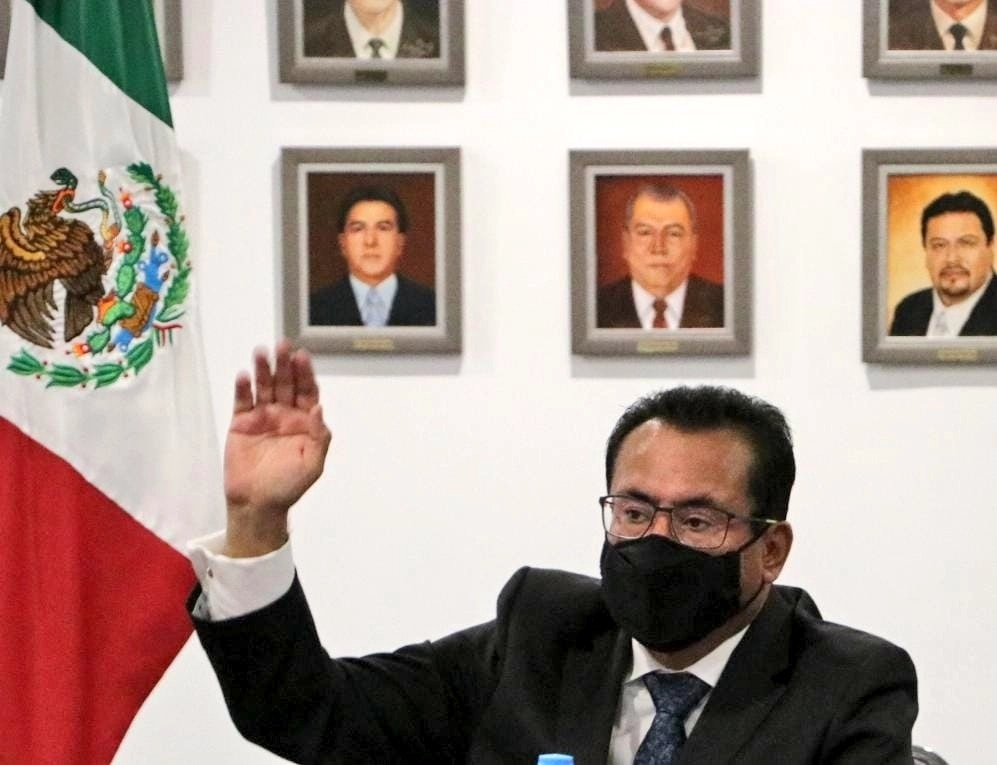 Jorge Michel Luna, secretario de Hacienda en el gobierno del perredista Graco Ramírez, fue imputado por los delitos de peculado y ejercicio abusivo de funciones, informó la Fiscalía Anticorrupción de Morelos. En la imagen, Juan Salazar, su titular. Foto tomada del Twitter de @FECC_MORELOS / Archivo