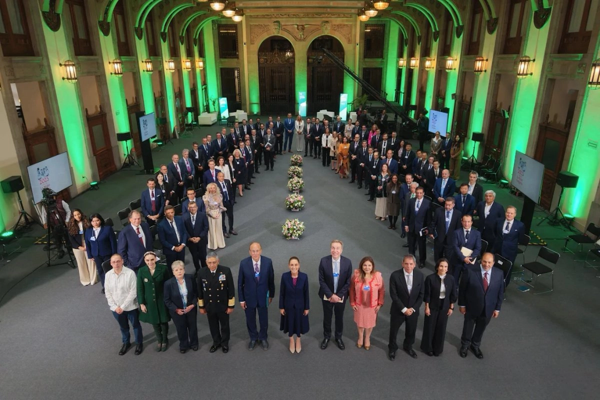 En un encuentro en Palacio Nacional ayer, la presidenta Claudia Sheinbaum destacó ante integrantes del Foro Económico Mundial su optimismo sobre el crecimiento de México y la buena relación de su gobierno con los socios comerciales de América del Norte y resaltó las bondades del programa para fortalecer el mercado interno, además de la inversión pública y privada. Les dio la bienvenida y señaló que “no puede haber prosperidad si no es compartida”. Foto 