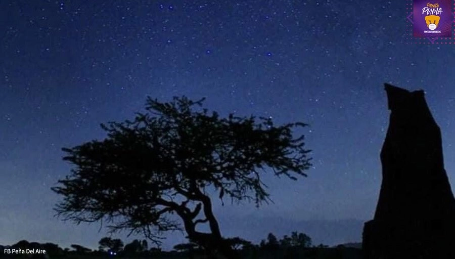 Expertos de la UNAM, autoridades y ejidatarios trabajan en conjunto para proteger un paraíso nocturno con un cielo que, en tiempo de secas, incluso permite ver la Vía Láctea: el geositio Peña del Aire. Foto Twitter @UNAM_MX