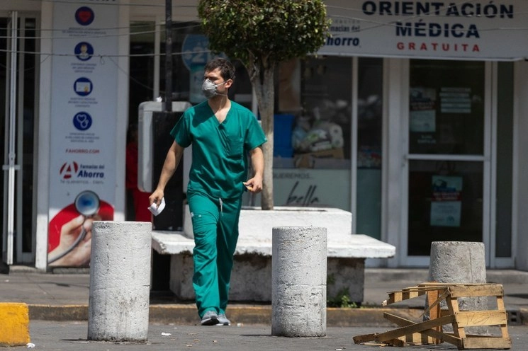 El personal médico se ha organizado en un colectivo llamado S.O.S Héroes, porque hasta ahora, 11 mil 394 de ellos se han contagiado. Foto Pablo Ramos