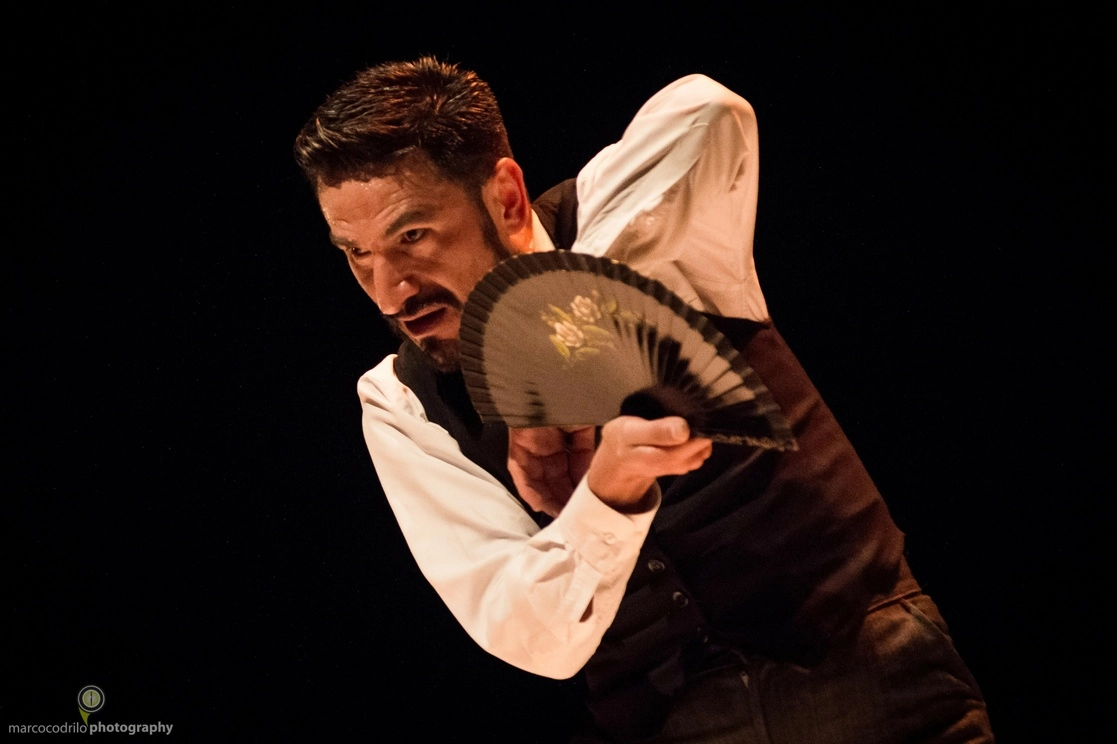 El bailaor y coreógrafo Ricardo Rubio dirige el proyecto escénico De flamenco humano. Foto cortesía de la compañía INTERflamenca