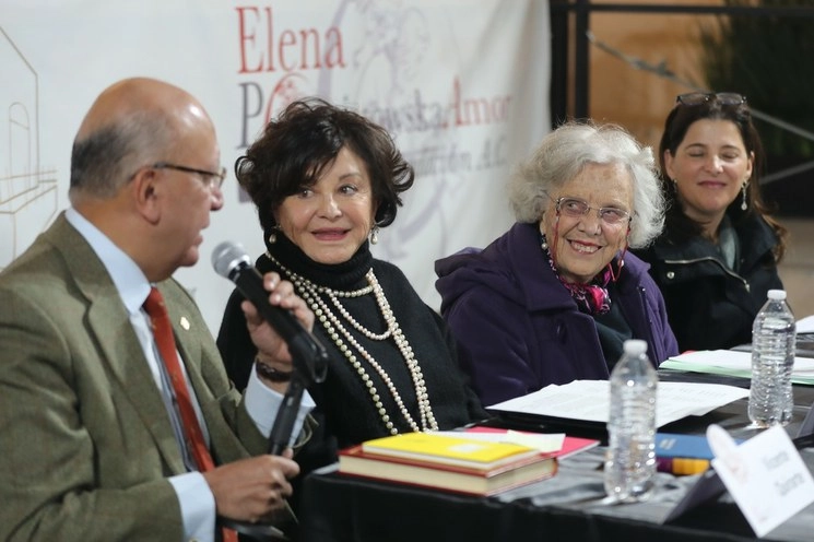 La escritora Elena Poniatowska presentó el libro de cuentos de la veracruzana Adela Celorio. Foto José Antonio López
