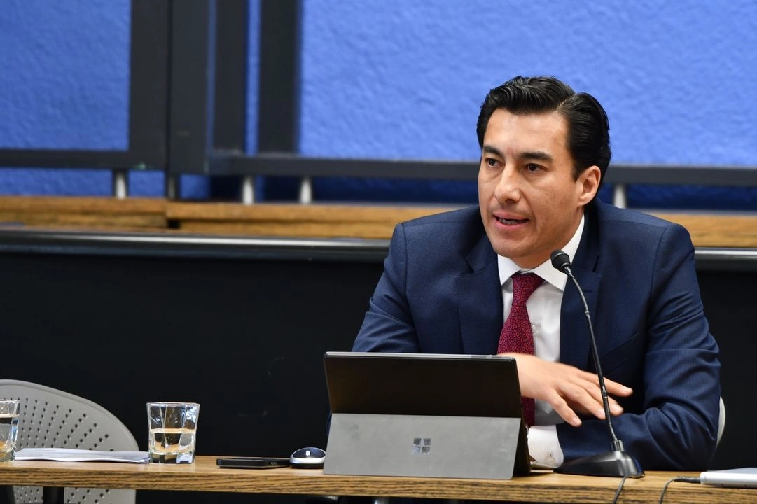 El consejero José Alfonso Montalvo Martínez, autor del capítulo “Gestión Judicial en México”, mencionó que el texto de su autoría retrata su experiencia como juzgador y administrador de justicia. Además, planteó algunos de los retos más notorios para en este ámbito en el país, entre ellos, brindar un servicio de calidad a las personas usuarias como objetivo final de esta actividad. Foto 