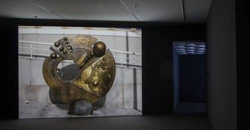 El instructivo está en proceso de autorización. En la imagen, obra que se exhibe en el Museo Tamayo como parte de la exposición 'All and Everything', del artista Alexandre Estrela. Foto Francisco Kokchen / Museo Tamayo Arte Contemporáneo