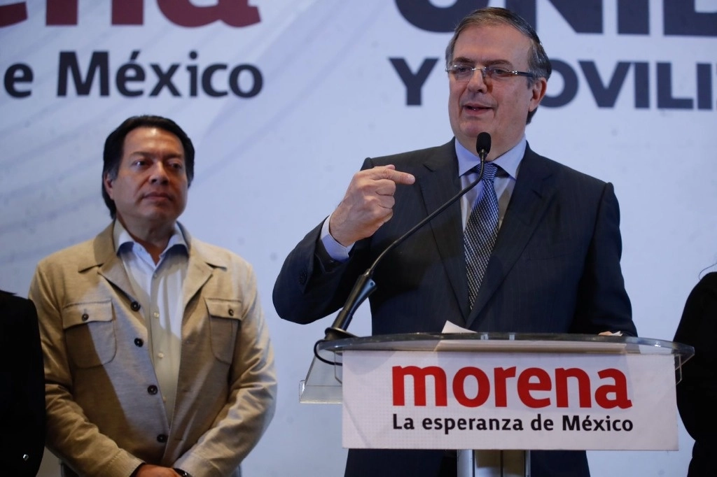 El coordinador de Mexicanos en el Exterior para el Congreso, Marcelo Ebrard, durante la presentación de la Agenda Migrante de la Transformación en el Congreso, realizada en un hotel de la Ciudad de México, el 7 de mayo de 2024. Foto Cristina Rodríguez



